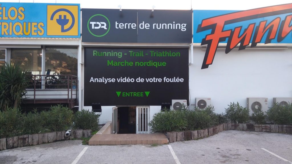 Devanture du magasin Terre de Running à La Garde