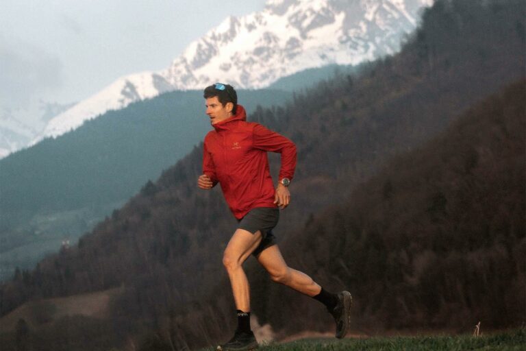Coureur avevc semelles de running